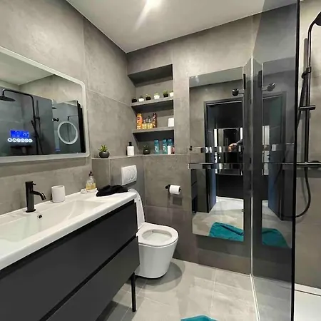 Luxe Colle A L'hotel Martinez